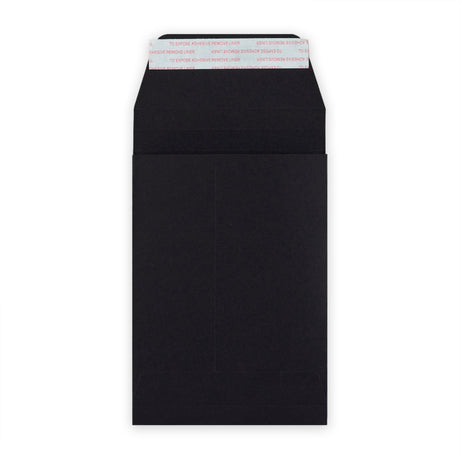 Sobre negro de alto gramaje con fuelle 162x114x25 mm (C6)